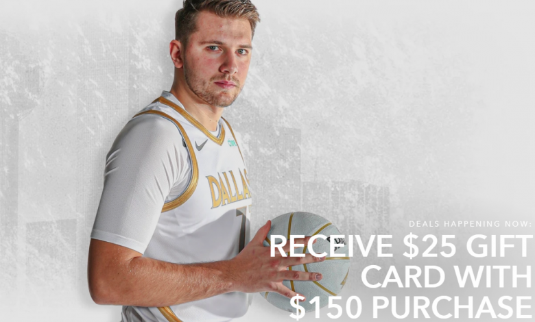 Luka Doncic, anunciando la oferta a sus aficionados. / Foto: mavs.com