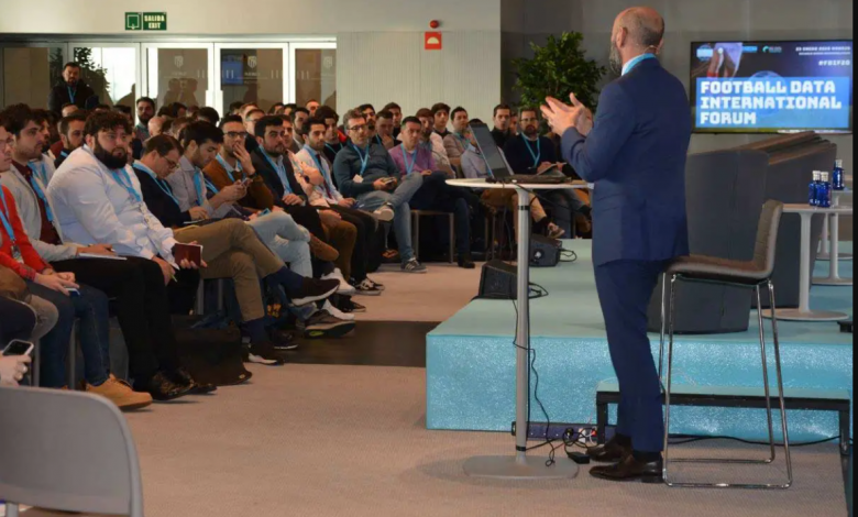 Ponencia de Monchi en el FDIF celebrado en 2020 en el Wanda Metropolitano / Foto: ENIIT