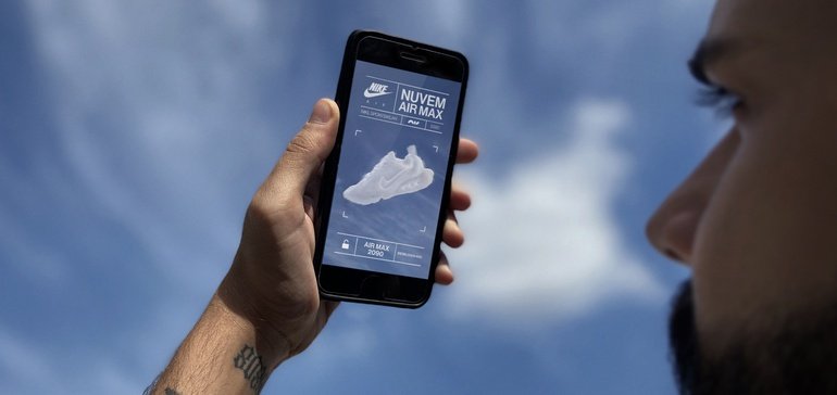 Nike y AKQA Sao Paulo vuelven a brillar juntos.||'Air Max Graffiti Stores Turning city walls into Nike stores'