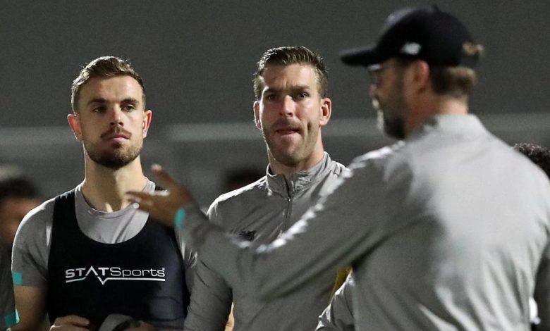 Klopp, dando instrucciones a Adrián y Henderson. / Foto: STATSports