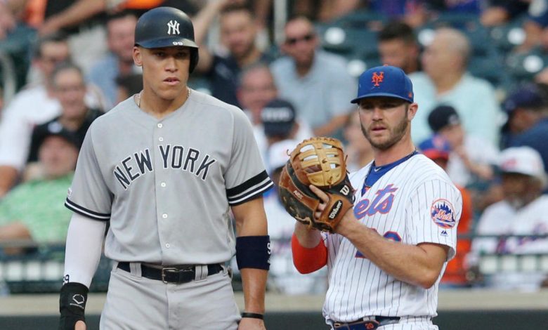Jugadores de los equipos de beisbol Mets y Yankees